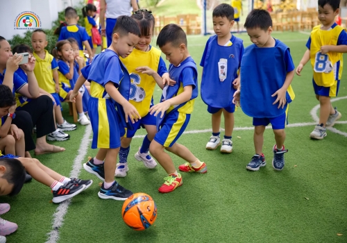 FOOTBALL SPORTS DAY – TINY FLOWER MONTESSORI’S LITTLE “STAR PLAYERS” SHINE!